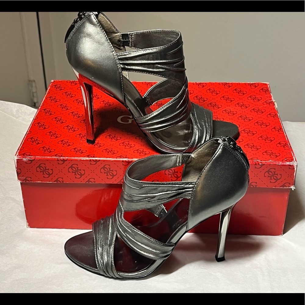 Guess size 5 Pewter Leather Heels
